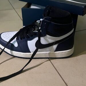 Air Jordan Retro High Nike Midnight Blue and White